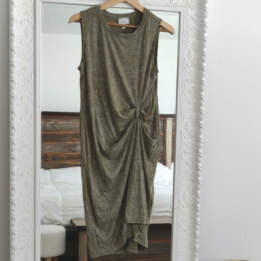 🆕 Draped knit boutique dress - Picture 2 of 11
